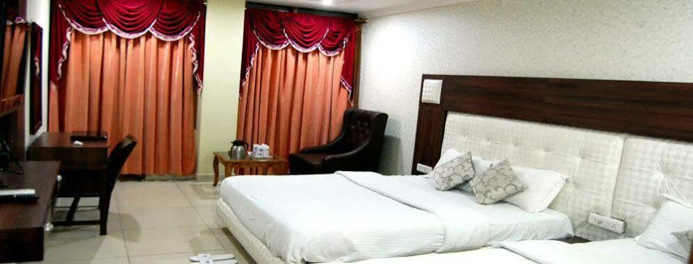 Chandīgarh Hotel Diamond Plaza מראה חיצוני תמונה